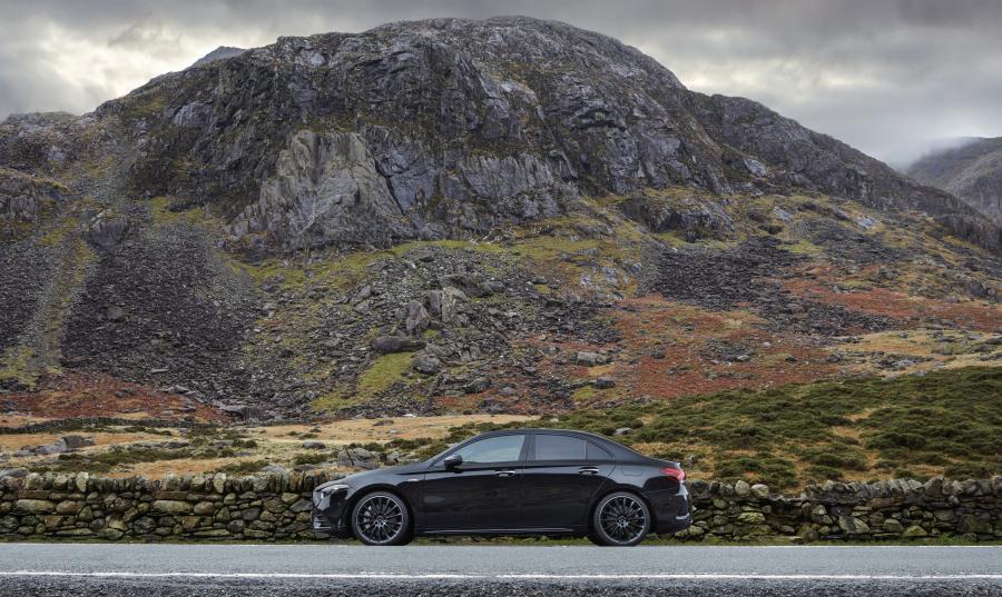  Mercedes-AMG A35 4Matic Sedan (V177) 2019 года  (UK) (фото 49 из 74)